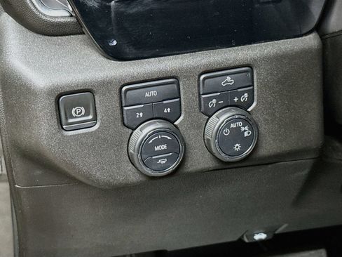 Used 2023 Chevrolet Silverado 1500 LT AWD/4WD image 12