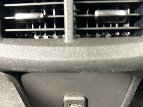 Used 2023 Chevrolet Equinox LT image 18