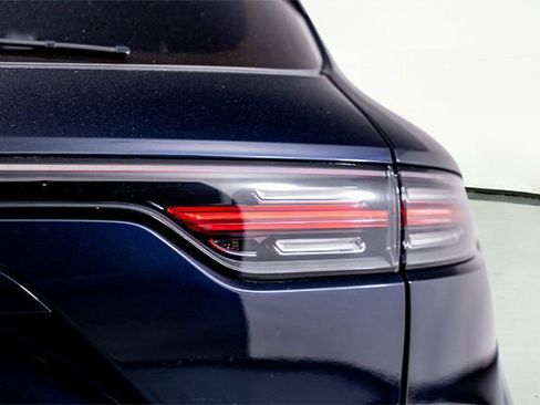 Used 2022 Porsche Cayenne S image 14