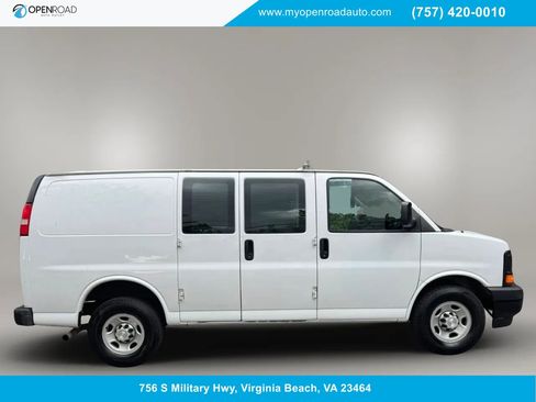 Used 2017 Chevrolet Express 2500 RWD image 1