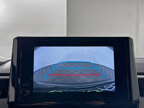 Used 2025 Toyota Corolla LE image 21