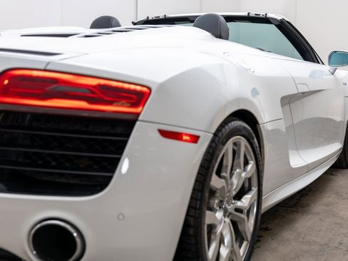 Used 2014 Audi R8 V10 image 14