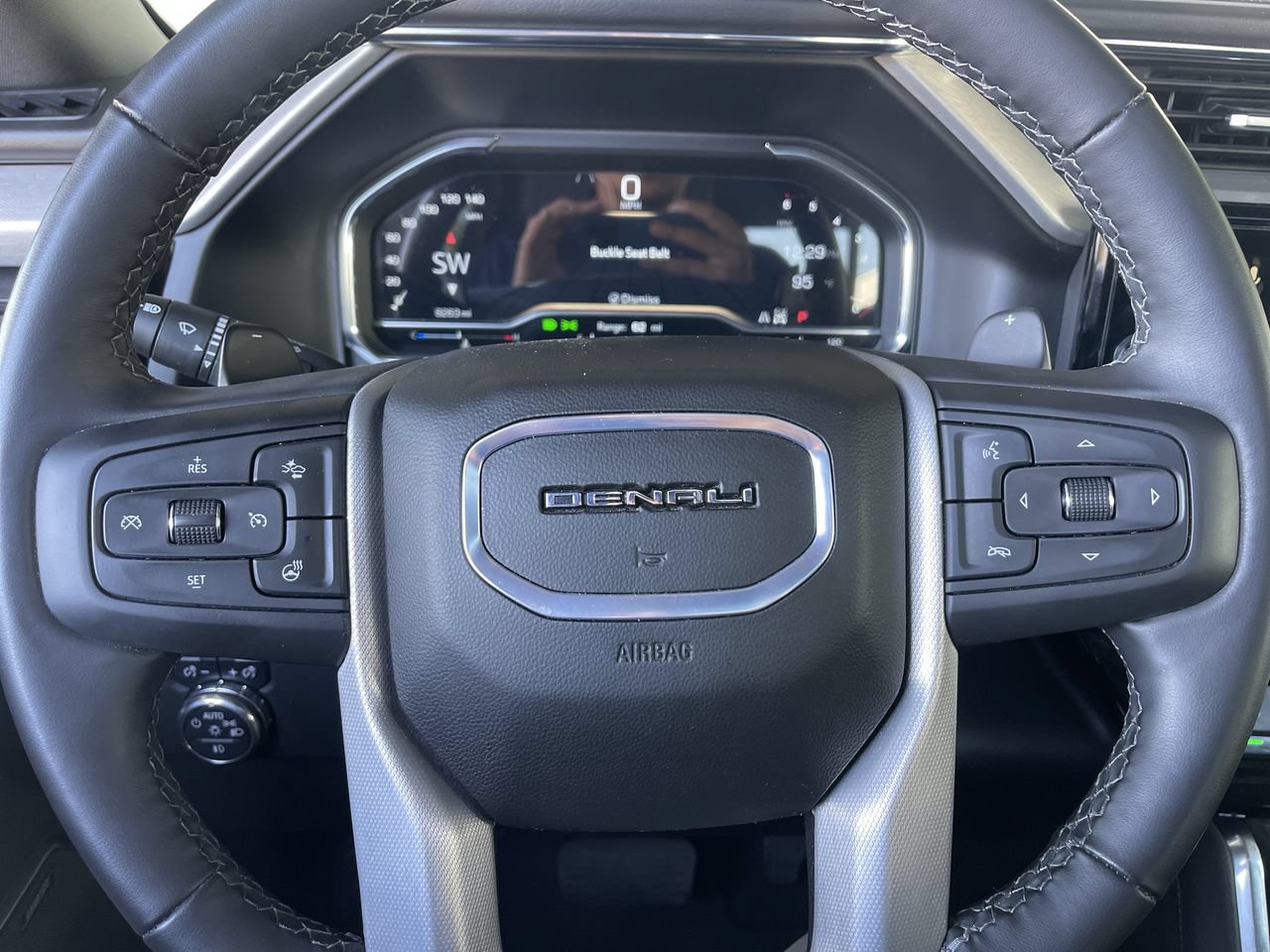 Used 2025 GMC Sierra 1500 Denali w/ Technology Package AWD/4WD image 11