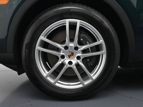 Used 2025 Porsche Cayenne AWD/4WD image 22