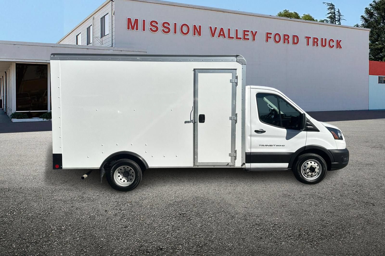 Used 2023 Ford Transit 350 DRW RWD image 3
