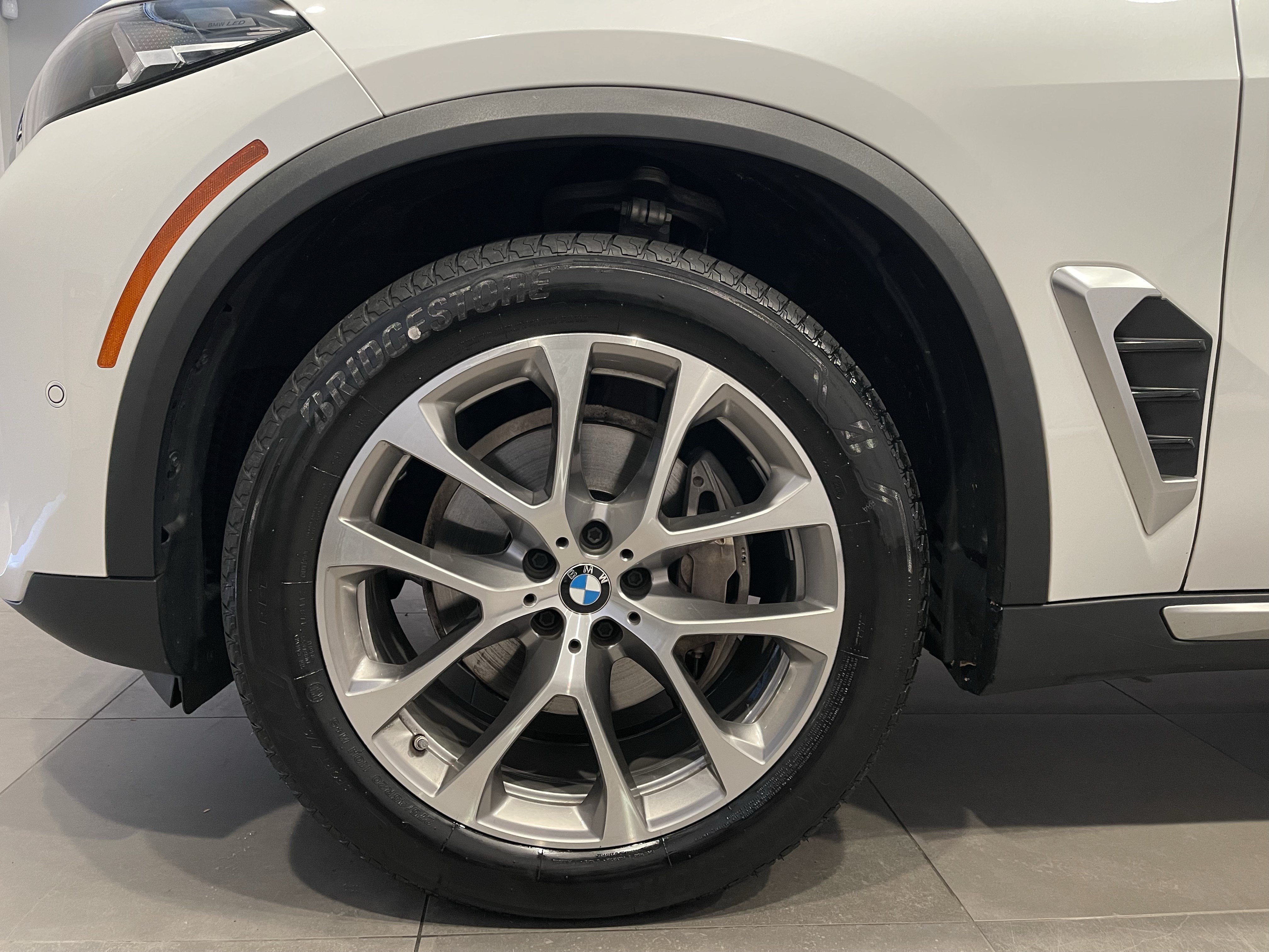 Certified 2024 BMW X5 xDrive40i w/ Parking Assistance Package AWD/4WD image 7