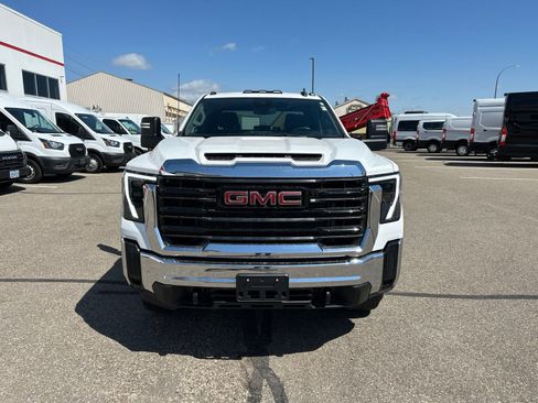 Used 2025 GMC Sierra 3500 Pro AWD/4WD image 7