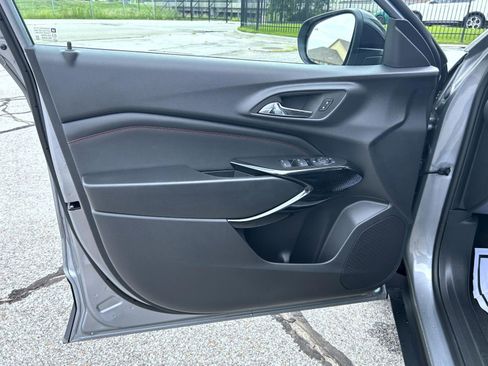 New 2025 Chevrolet Trax RS w/ Sunroof Package image 9