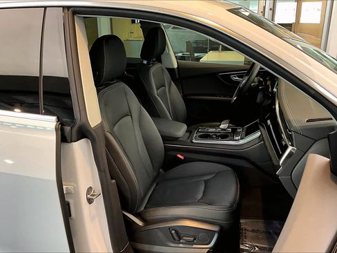 Used 2023 Audi Q8 Premium w/ Convenience Package AWD/4WD image 9