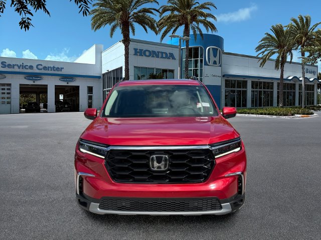 Used 2024 Honda Pilot Touring image 3