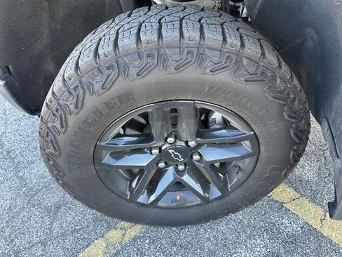 Certified 2025 Chevrolet Silverado 1500 LT Trail Boss w/ Convenience Package II image 17