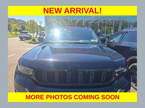 Used 2023 Jeep Grand Cherokee L Laredo AWD/4WD image 1