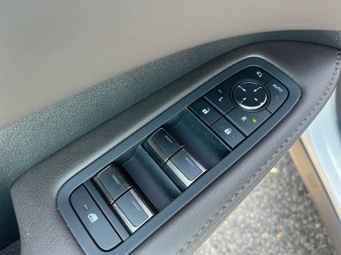 Used 2025 Lexus RX 450h AWD w/ Convenience Package image 10