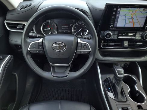Used 2022 Toyota Highlander XLE image 14