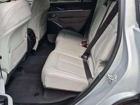 Used 2022 Jeep Grand Cherokee Overland AWD/4WD image 27