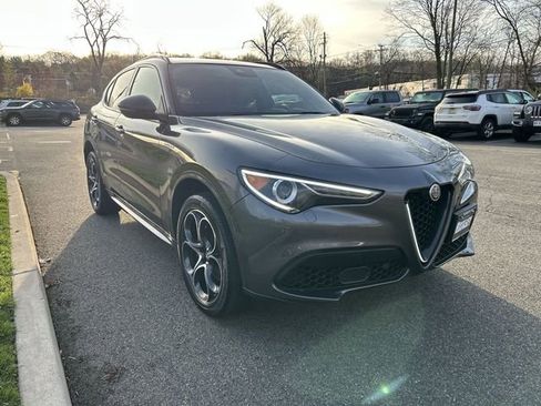 Used 2023 Alfa Romeo Stelvio Veloce image 2