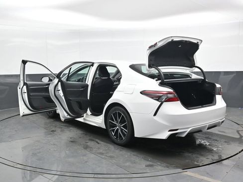 Used 2021 Toyota Camry SE w/ Carpet Mat Package (TMS) image 49