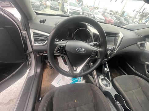 Used 2014 Hyundai Veloster FWD image 10
