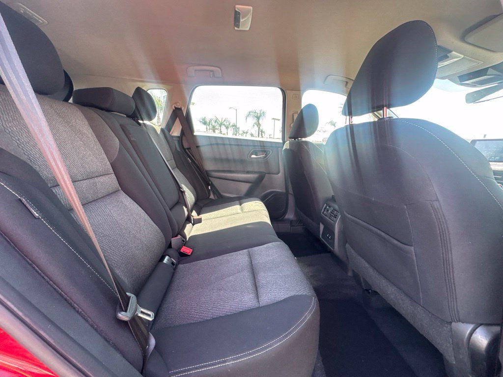 Used 2024 Nissan Rogue SV FWD image 10