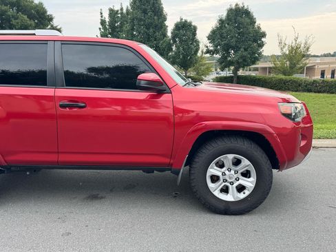 Used 2017 Toyota 4Runner SR5 RWD image 27