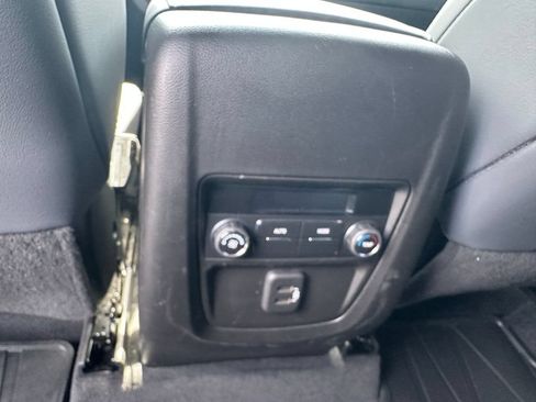 Used 2023 Buick Enclave Essence AWD/4WD image 23