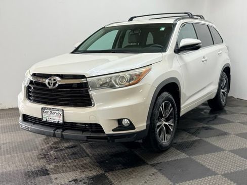 Used 2016 Toyota Highlander XLE AWD/4WD image 5