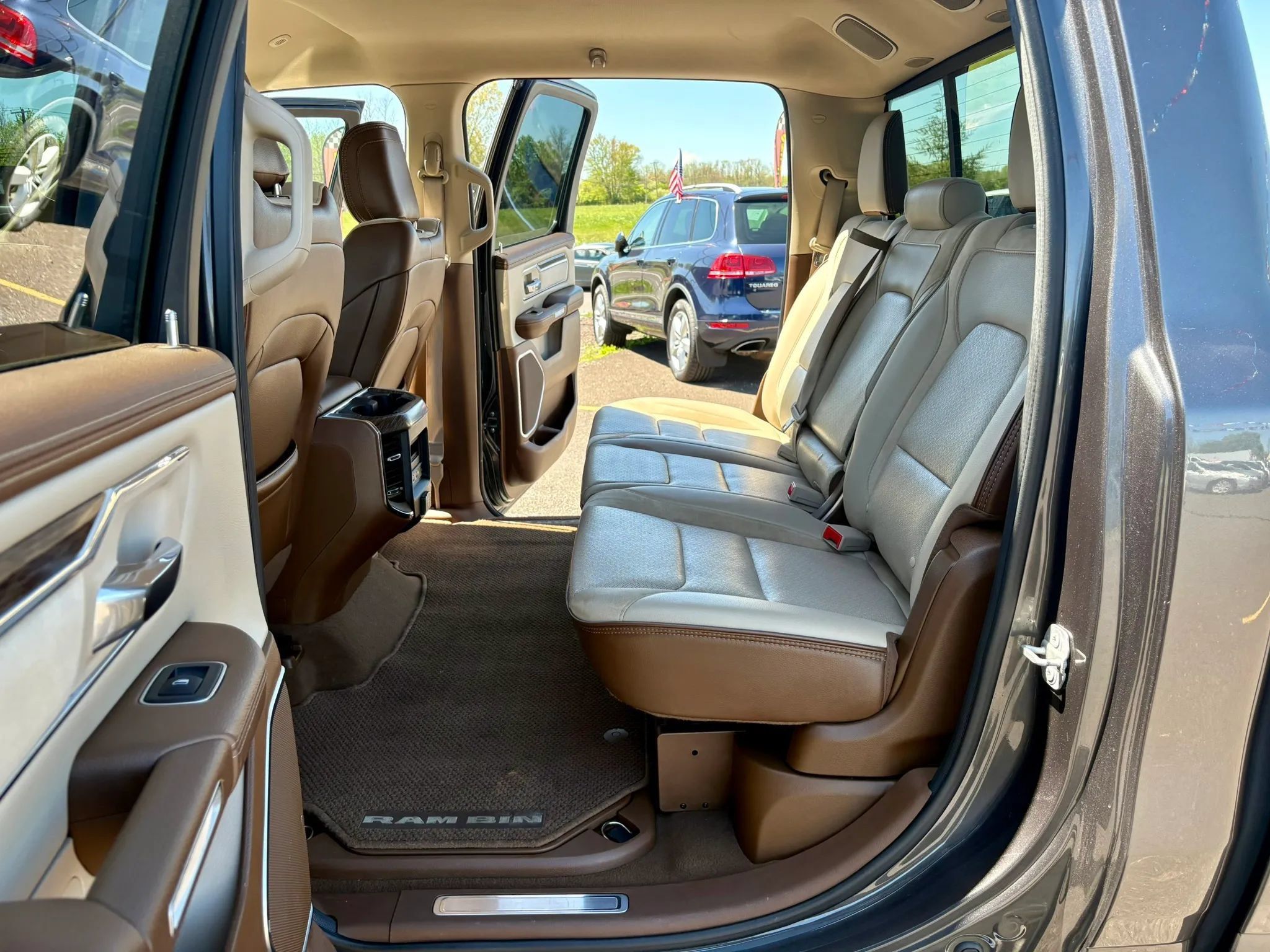 Used 2019 RAM 1500 Laramie AWD/4WD image 17