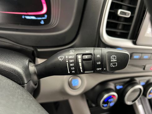 Used 2025 Hyundai Venue SEL FWD image 41