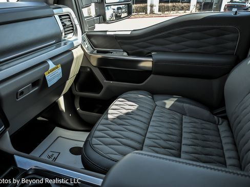 Used 2026 Ford F250 Platinum w/ Platinum Plus Package image 42