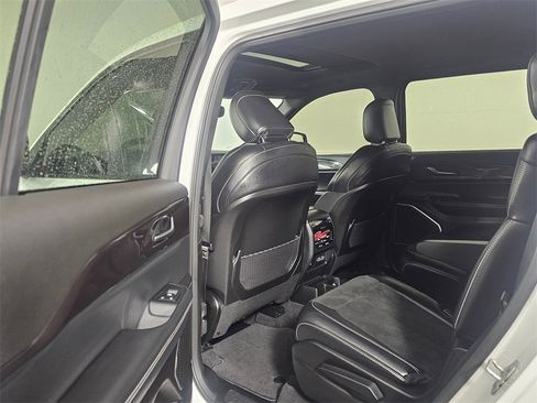 Used 2022 Jeep Grand Cherokee L Altitude image 18