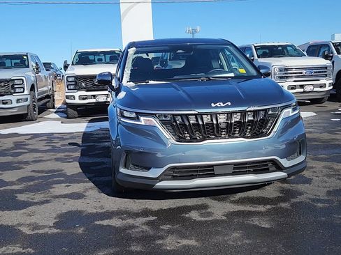 Used 2024 Kia Carnival EX image 4