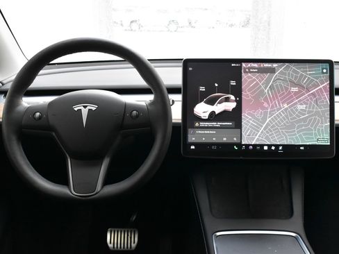 Used 2021 Tesla Model Y Long Range image 27