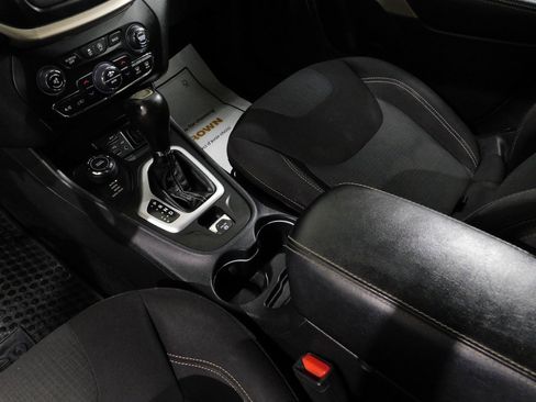 Used 2017 Jeep Cherokee Latitude w/ Comfort & Convenience Group image 63