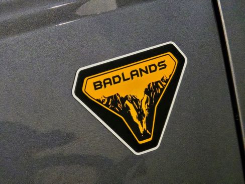 Used 2021 Ford Bronco Badlands image 3