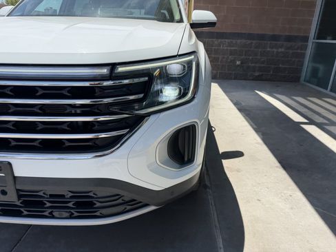 Used 2024 Volkswagen Atlas SE FWD image 11