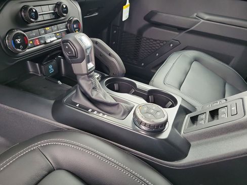 New 2025 Ford Bronco Outer Banks w/ Sasquatch Package image 29