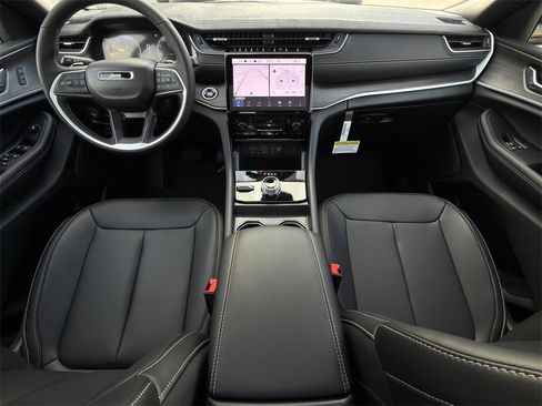 New 2025 Jeep Grand Cherokee Limited w/ Black Appearance Package image 10