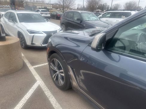 Used 2020 BMW X7 M50i image 21