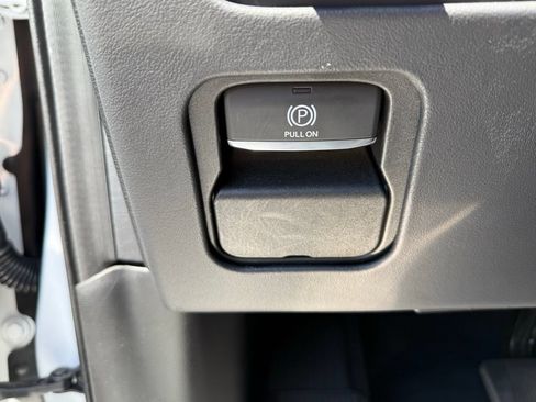 Used 2024 Jeep Grand Wagoneer L Series III w/ Rear Seat Video Group 1 AWD/4WD image 17