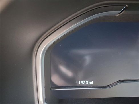 Used 2024 GMC Sierra 1500 AT4X image 9