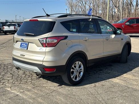 Certified 2018 Ford Escape SE w/ SE Sync 3 Package image 3