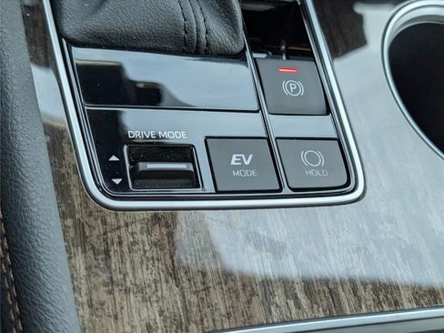 Used 2025 Toyota Sienna Platinum image 31