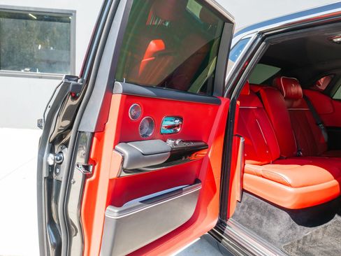 Used 2021 Rolls-Royce Phantom Sedan RWD image 59