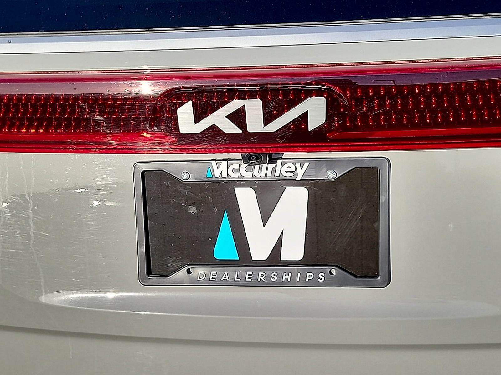 Used 2024 Kia Carnival EX FWD image 30