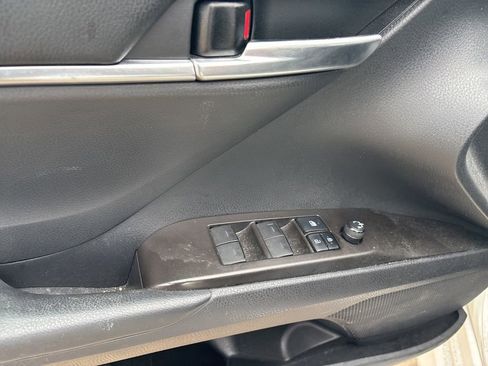 Used 2021 Toyota Camry LE image 13