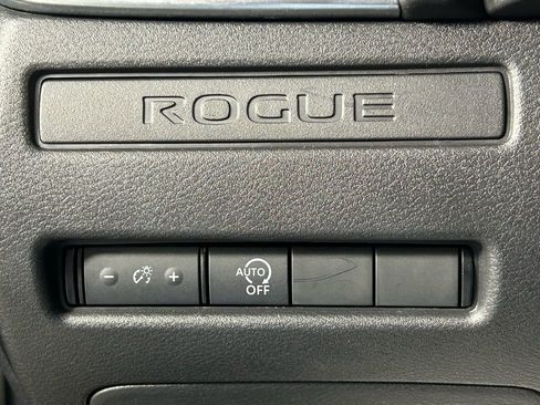 Used 2023 Nissan Rogue S image 27