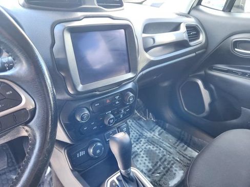 Used 2022 Jeep Renegade Latitude w/ Convenience Group AWD/4WD image 14