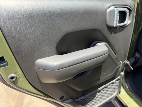 Used 2023 Jeep Wrangler Unlimited w/ Sun & Screen Package AWD/4WD image 36