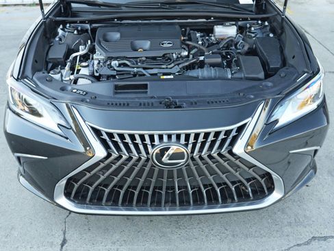 Used 2023 Lexus ES 300h w/ Premium Package image 7