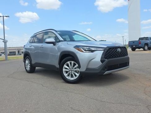 Used 2023 Toyota Corolla Cross LE FWD image 9